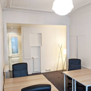 Bureau privé 23 m² 6 postes Location bureau Rue de Caumartin Paris 75009 - photo 2